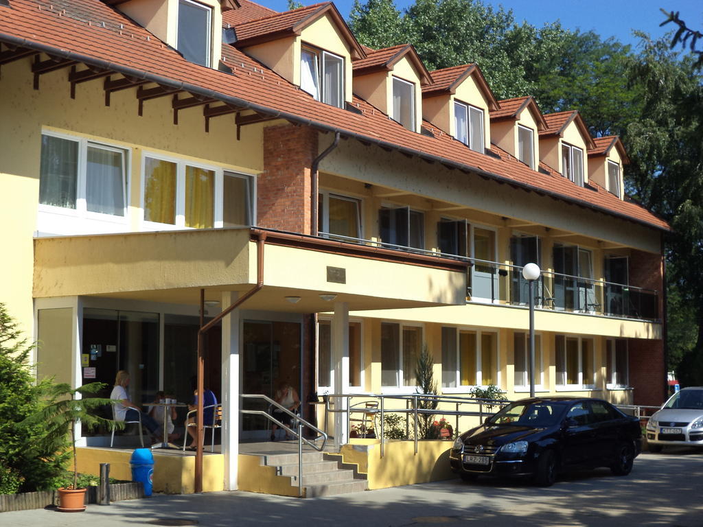 Touring Hotel Berekfürdő Eksteriør billede