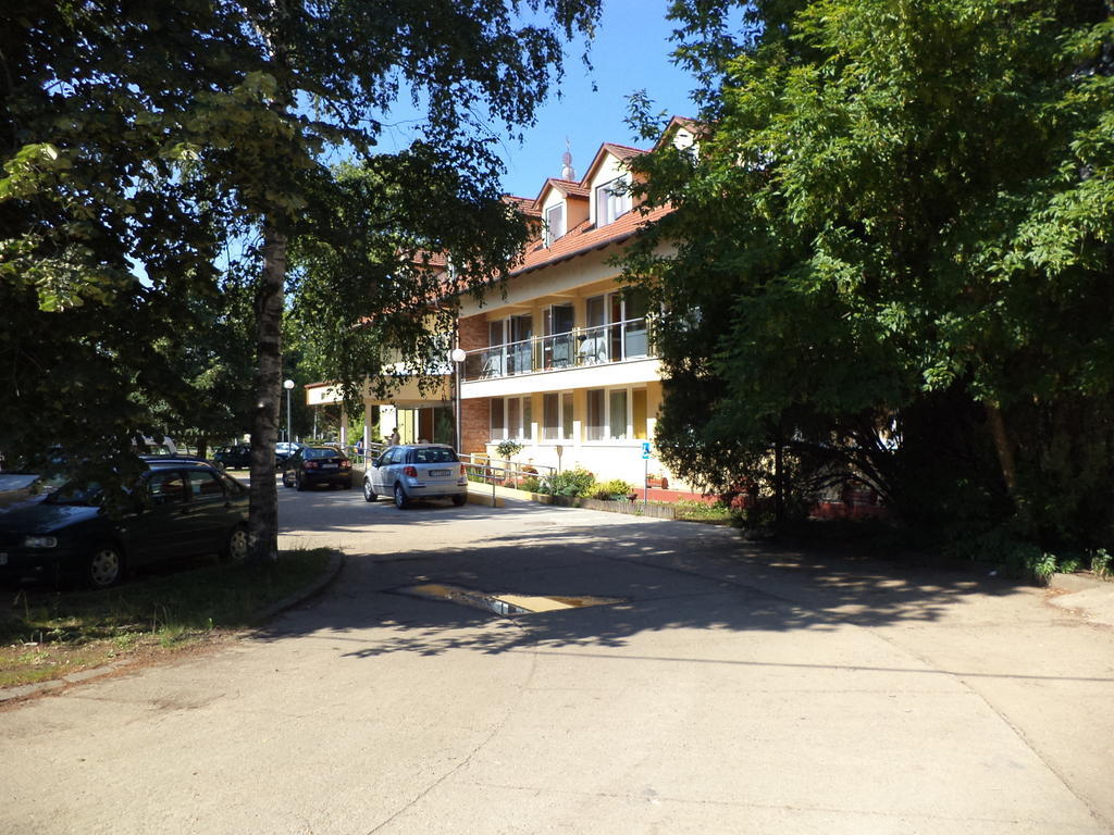 Touring Hotel Berekfürdő Eksteriør billede