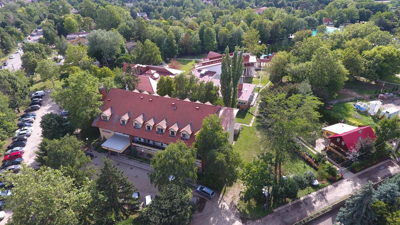 Touring Hotel Berekfürdő Eksteriør billede